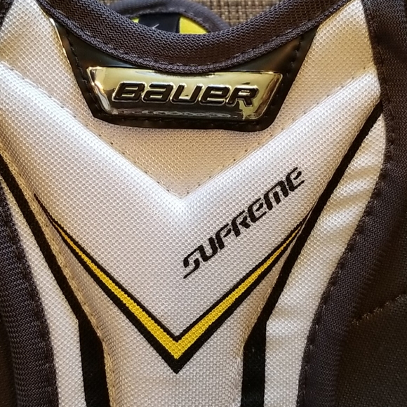 BAUER Youths Shoulder Pads (Age 3-5 yrs Old) - Picture 3 of 7